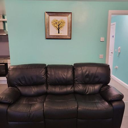 Lovely 2- Bedroom Apartment In เบลฟาสต์ ภายนอก รูปภาพ