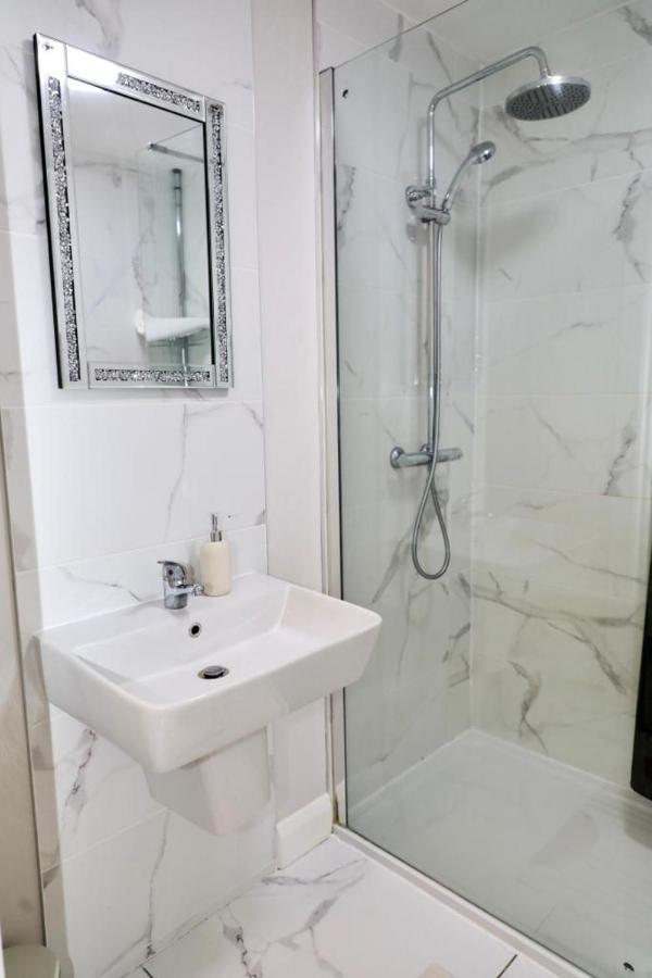 Lovely 2- Bedroom Apartment In เบลฟาสต์ ภายนอก รูปภาพ