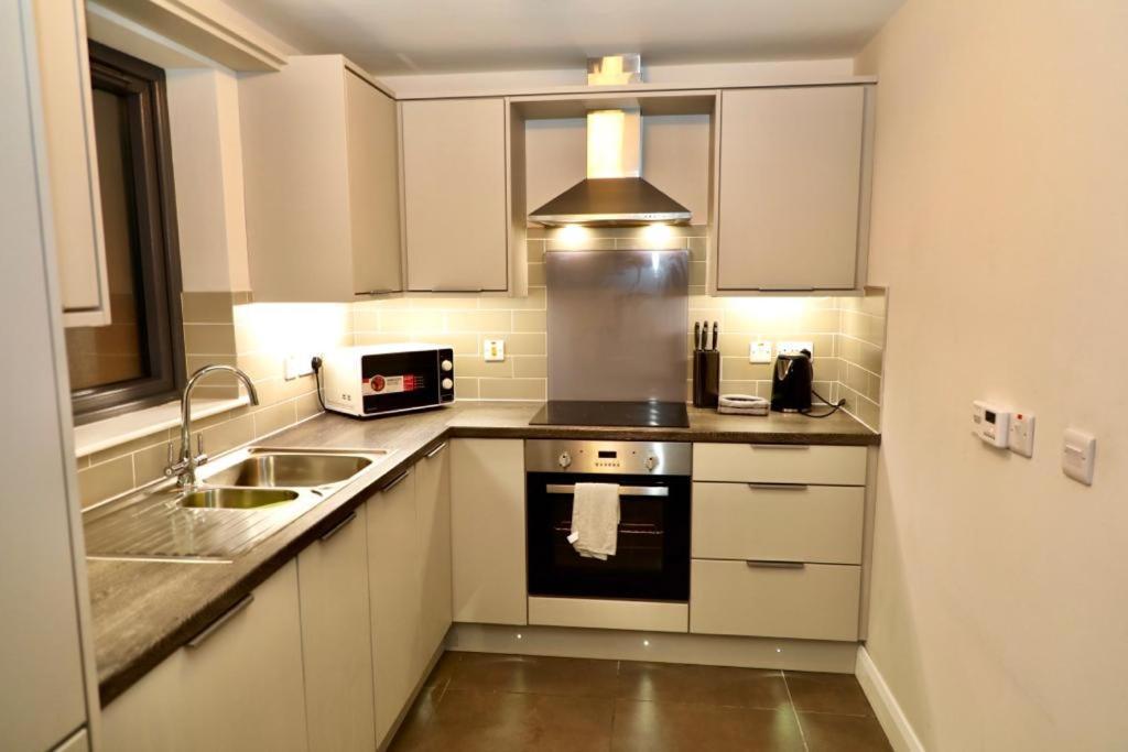 Lovely 2- Bedroom Apartment In เบลฟาสต์ ภายนอก รูปภาพ