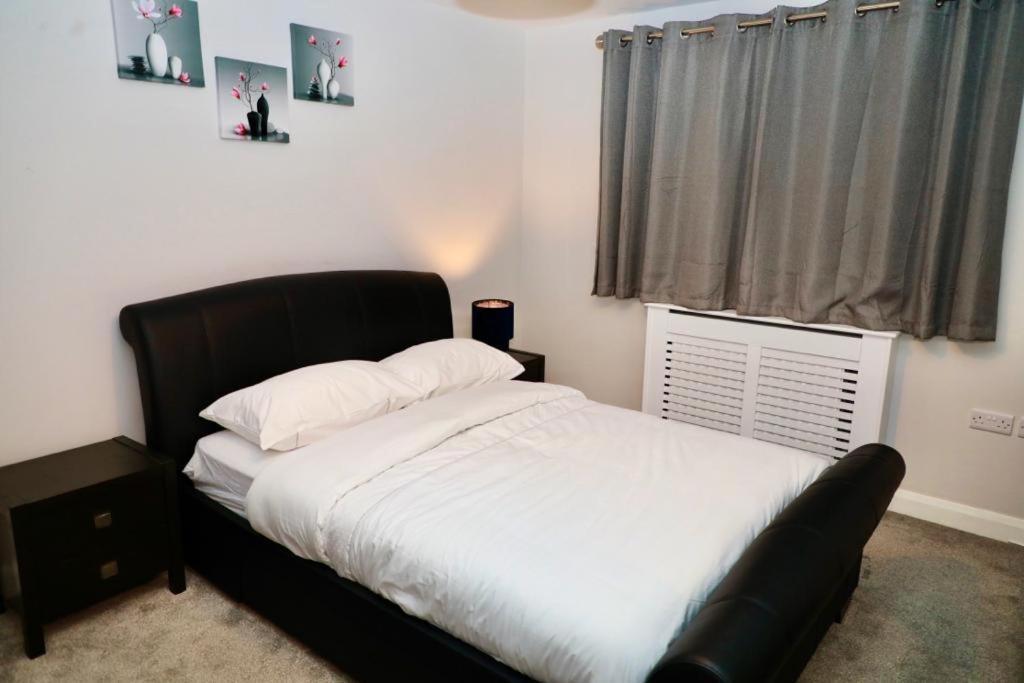 Lovely 2- Bedroom Apartment In เบลฟาสต์ ภายนอก รูปภาพ