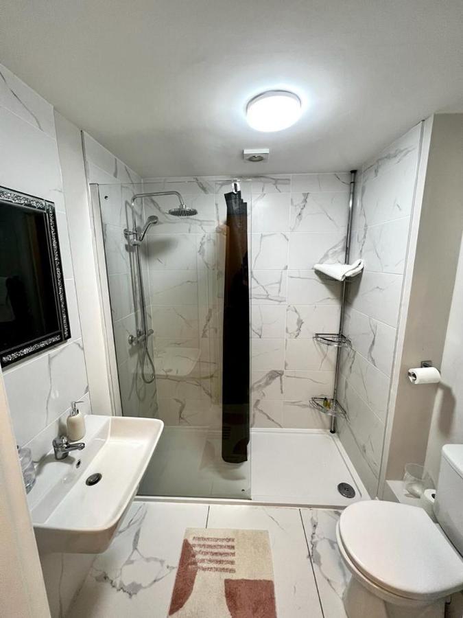 Lovely 2- Bedroom Apartment In เบลฟาสต์ ภายนอก รูปภาพ