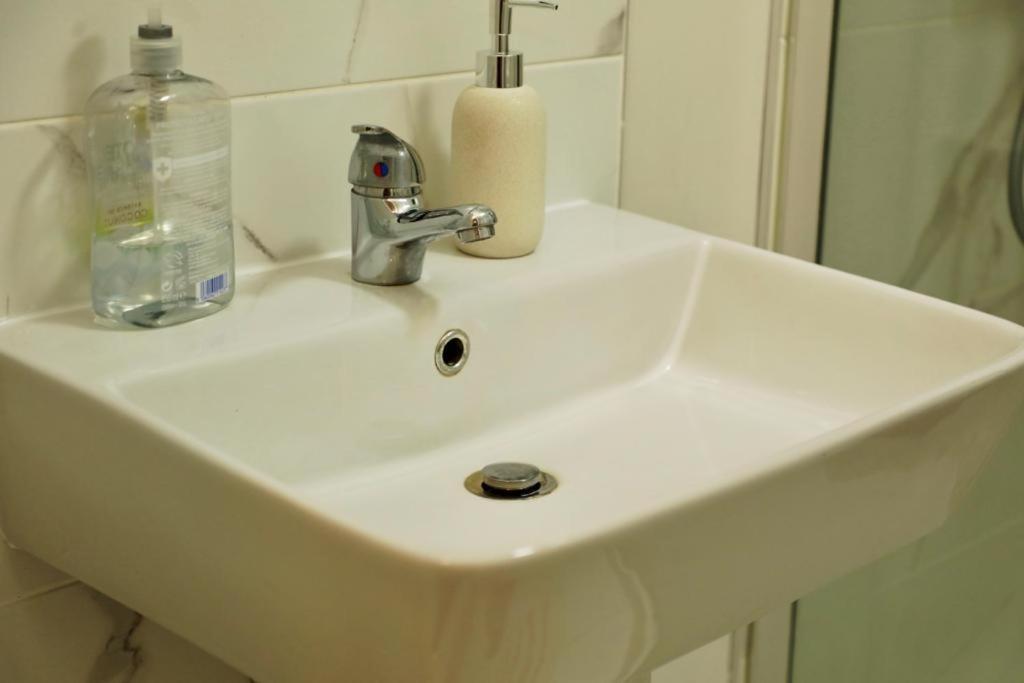 Lovely 2- Bedroom Apartment In เบลฟาสต์ ภายนอก รูปภาพ
