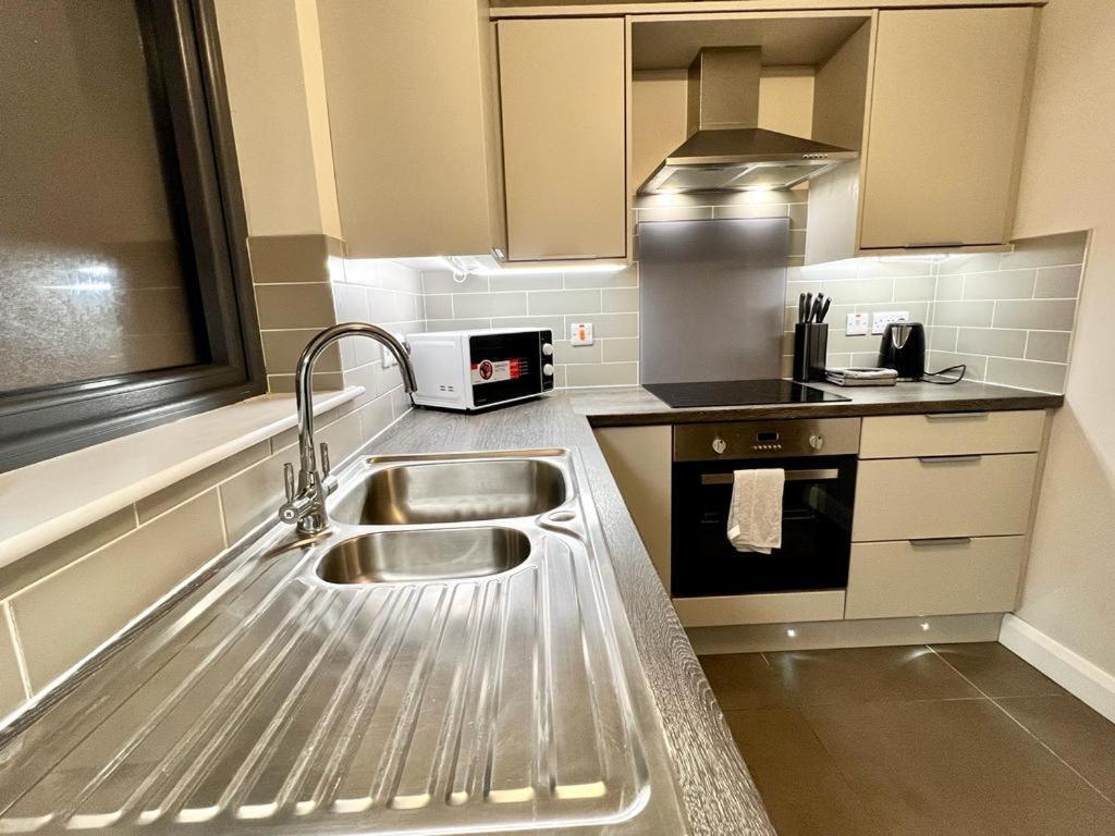 Lovely 2- Bedroom Apartment In เบลฟาสต์ ภายนอก รูปภาพ