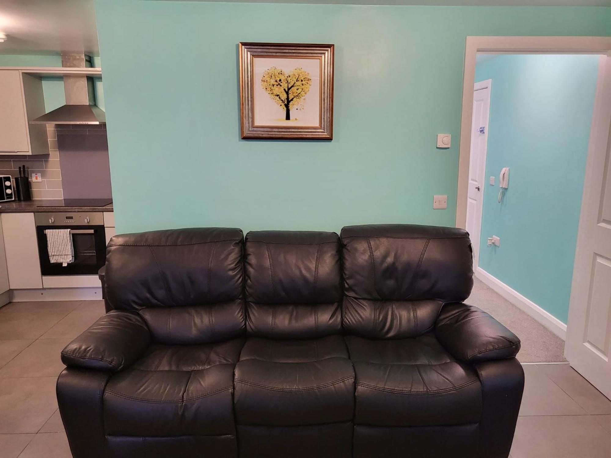 Lovely 2- Bedroom Apartment In เบลฟาสต์ ภายนอก รูปภาพ